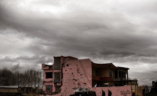 Un immeuble détruit le 16 mars, dans l'ouest de Mossoul