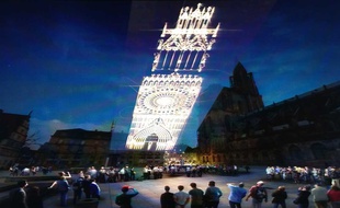 Sur la place du Château, "La flèche dans les nuages" réalisé par ACTLD