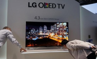 A l'IFA, les nouveaux écran OLED incurvés, comme ici sur le stand LG, intrigaient et suscitaient toutes les convoitises.