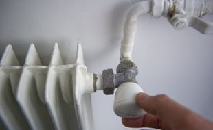 Paris le 28 mars 2011. Illustration hausse du prix du gaz et radiateur a gaz.