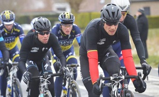Le Belge Tom Boonen (Omega Pharma), vainqueur en titre, a chuté dimanche dès la première heure du Tour des Flandres et a abandonné la course.