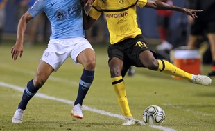 A gauche, Denayer
