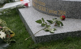 Mémorial pour les victimes de Charm el Cheikh au cimetière du père Lachaise.