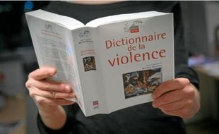 Le dictionnaire de la violence a été rédigé par deux cents chercheurs.
