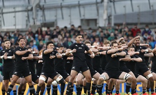 L'équipe des All Blacks fait son traditionnel haka le 13 novembre à Dublin.