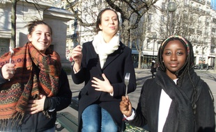 (De gauche à droite) Lou Blanco, Mathilde Prilleux et Marie Gadiaga, trois des cinq étudiants de Sciences Po prêts à lancer une cantine avec des réfugiés (Illustration)