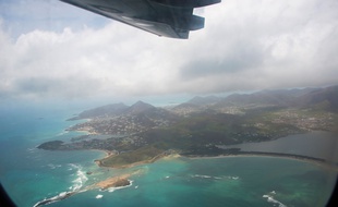 Une vue aérienne de l'île de Saint-Martin après le passage de l'ouragan Irma.