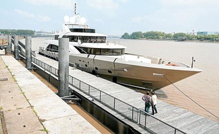 Le yacht Pellegrina, 50 mètres de long, était amarré au ponton d'honneur.
