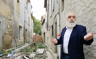 Michel Proust, le maire (PS) de Villegailhenc, un an après les inondations qui ont endeuillé l'Aude.