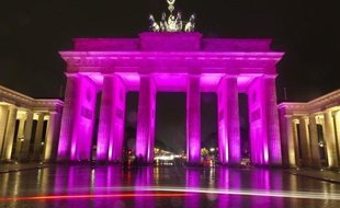 Berlin, "pauvre mais sexy" selon le slogan de son maire, voit son image ternie par les retards de grands projets, en tête l'aéroport Willy-Brandt dont l'ouverture a été reportée vendredi, pour la quatrième fois en deux ans.