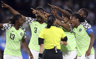 Le VAR crucifie les Nigérianes.