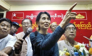 « Il faut vous battre pour ce qui est juste », a lancé l'opposante Aung San Suu Kyi, hier.