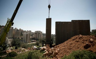 Installation d'un mur de séparation dans le secteur majoritairement chrétien de Beit Jala et de la vallée de Crémisan, le 7 avril 2016