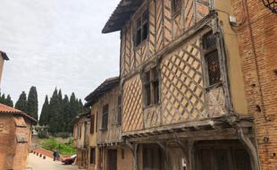 Un homme a blessé par arme à feu une personne ce jeudi 1er juillet à Rieux (Haute-Garonne) avant de se retrancher chez lui.