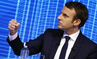 Emmanuel Macron lors du forum "Réinvestissons la France", le 23 février 2017 au Carrousel du Louvre à Paris.