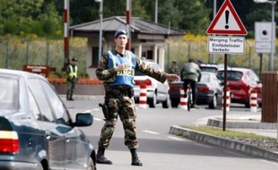 Les autorités allemandes n'ont cependant pas officiellement confirmé des informations de la radio régionale SudWestrundfunk selon lesquelles l'aéroport de Francfort et la base aérienne attenante de Ramstein, quartier général des forces de l'air américaines en Europe, étaient visés par ces projets d'attentats.