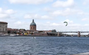 Paul et Etienne ont fait du kitesurf sur la Garonne le 23 septembre dernier.