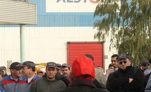 Petite-Forêt, le 13 octobre 2010, devant l'entrée de l'usine Alsto