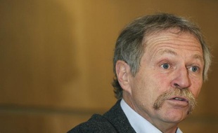 Les huit "faucheurs volontaires", dont l'eurodéputé vert José Bové, relaxés en première instance sur une question de forme, ont été condamnés jeudi en appel à Poitiers pour la destruction en 2008 de maïs expérimental transgénique Monsanto et devront verser plus de 173.700 euros de dommages et intérêts.