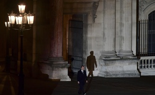 Paris, le 7 mai 2017. Emmanuel Macron, élu président de la République, fait son entrée sur l'Esplanade du Louvre.