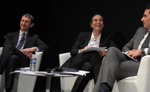 Le fondateur d'Iliad Xavier Niel, au centre, son PDG Maxime Lombardini (g) et le directeur financier du groupe, Thomas Reynaud (d), le 10 mars 2014 à Paris