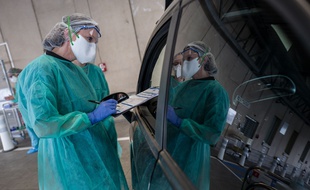 Un drive pour se faire tester pour le coronavirus à Purpan à Toulouse.