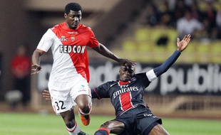 Claude Makelele au duel avec Haruna, le 7 mai 2011