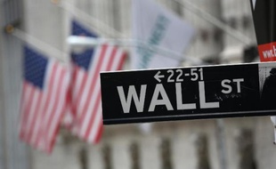 La Bourse de New York, profitant d'un bon indicateur américain, a mis un terme mardi avec vigueur à plusieurs séances consécutives en demi teinte: le Dow Jones a gagné 0,71% et le Nasdaq 1,69%.
