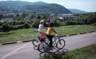 Avec déjà quelque 400.000 adeptes en Europe, notamment en Autriche, en Allemagne et aux Pays-Bas, le vélo électrique à louer débarque sur les pistes françaises avec le premier réseau de location et de recharge, en Alsace.