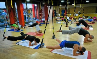 Les adeptes du TRX ont perdu leurs parachutes, mais ont gagné en muscles.