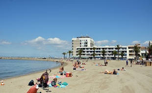 La plage du Grau du Roi sur laquelle souhaitait se rendre les adolescents qui ont tenté de forcer l'entrée dans les cars, samedi, à Nîmes.