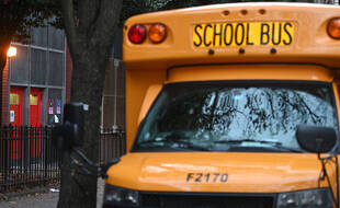 Un bus scolaire, à New York le 18 novembre 2020.