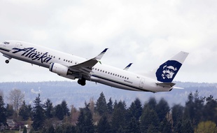 Le 24 mars 2015, un avion d'Alaska Airlines. AP Photo/Elaine Thompson