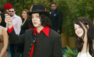Jack White et Meg White, les White Stripes, à leur arrivée à la cérémonie des Grammy Awards, en février 2004.