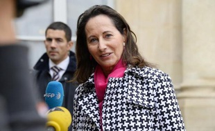 La ministre de l'Ecologie, Ségolène Royal, à la sortie du Conseil des ministres le 8 octobre 2014 à l'Elysée à Paris