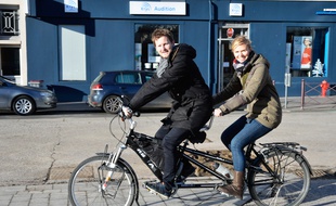 Alexis Baratte et Emilie Dubus vont se rendre au Cambodge en vélo pour apporter des lunettes.