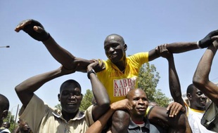 Le Burkinabè Hamidou Bangba Zidweiba a remporté dimanche le 25e tour cycliste du Burkina Faso, la 10e et dernière étape ayant été enlevée par le Français Malween Bodin à Ouagadougou.