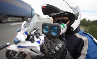 Un contrôle de police avec une brigade CRS autoroutière