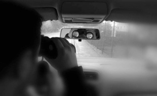 Jonathan Carpentier, en planque dans sa voiture.