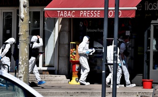 A Romans-sur-Isère dans la Drôme, samedi, après l'attaque au couteau.
