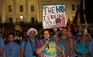 Une manifestation contre la NRA devant la Maison Blanche au lendemain de l'attentat d'Orlando.