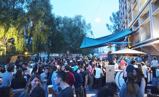 La plage du 6b, à Saint-Denis (93), lors de leur fête d'anniversaire de leur cinq ans, en 2015.
