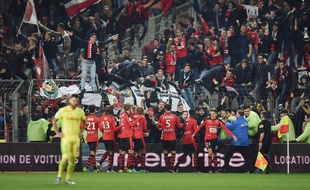 Cette scène de joie en rouge et noir est un classique depuis 14 ans.