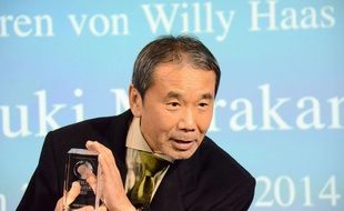 Haruki Murakami, reçoi un prix à Berlin, le 7 novembre 2014.