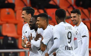 Jonathan Ikoné a inscrit un superbe coup-franc à Lorient.