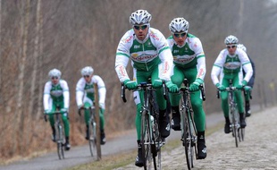 La formation Sojasun lors d'une reconnaissance du Paris-Roubaix, en avril 2013.