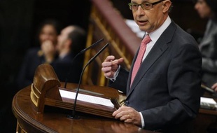 L'objectif de déficit public de l'Espagne pour 2012 doit être modifié car il est fondé sur des perspectives de croissance qui sont dépassées, a déclaré le ministre espagnol des Finances, Cristobal Montoro, dans une interview publiée dimanche.