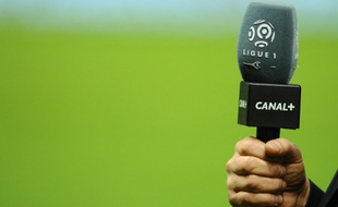 Un micro de Canal + lors d'un match entre Lille et Nantes, en octobre 2013.