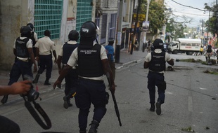 La police haïtienne lors d'une manifestation anti-gouvernement, le 7 févirer 2019 à Port-au-Prince.