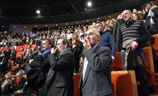 Sifflets des patrons rassemblés le 3 décembre 2014 à Lyon pour protester contre la politique du gouvernement